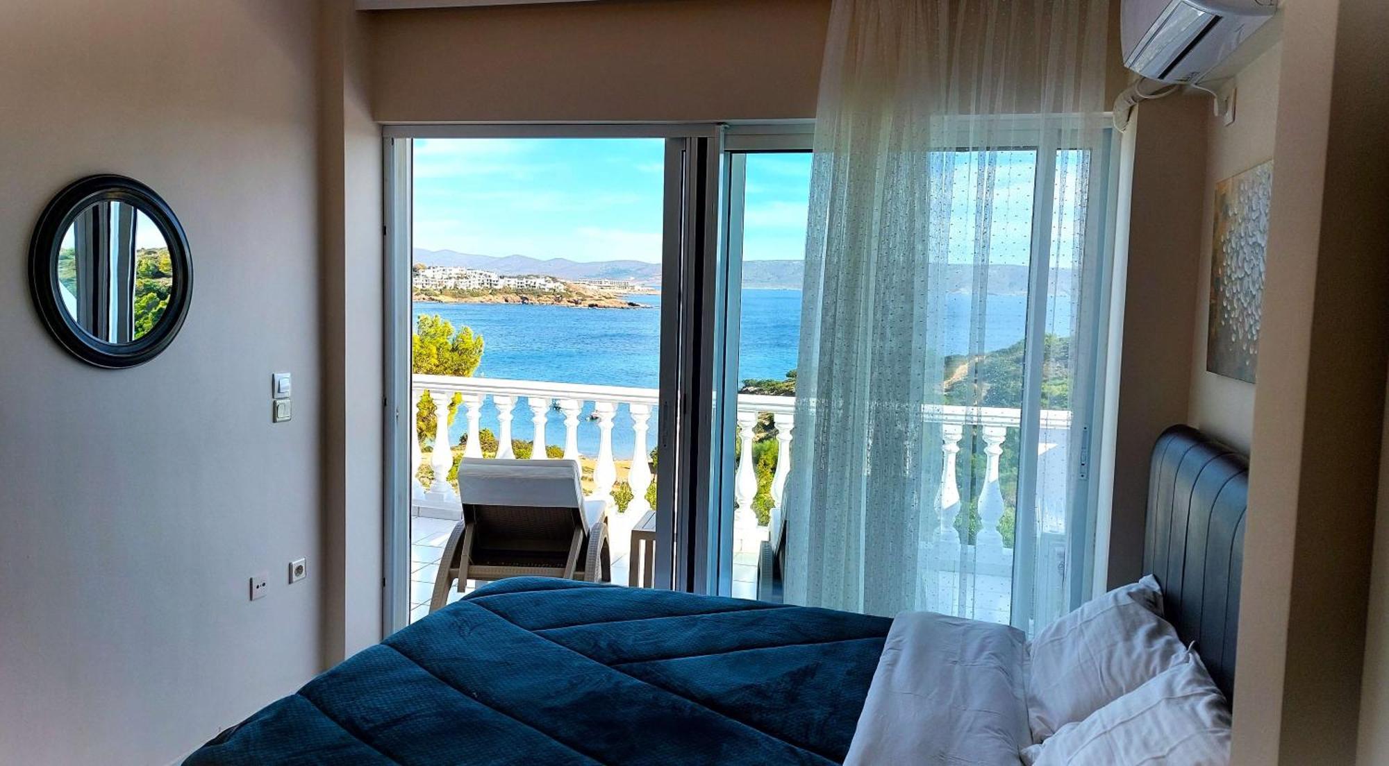 Dea Del Mare Complex In Front Of The Sea. Villa